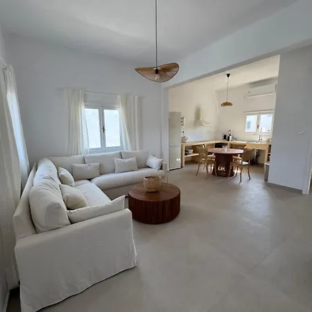 Anemelia By The Sea - *