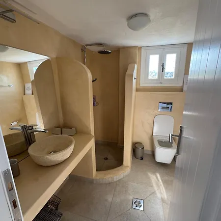 Anemelia By The Sea - *