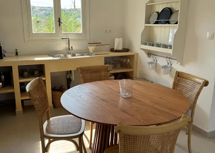 Anemelia By The Sea -