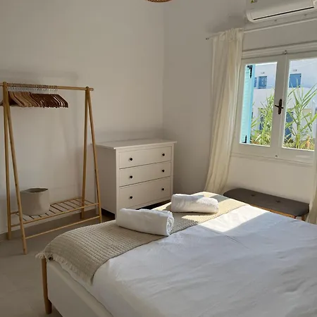 Anemelia By The Sea - *