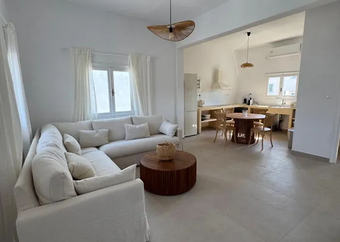 Anemelia By The Sea - *